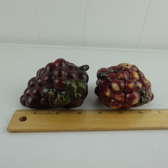 Grape Bunches Ceramic Salt & Pepper Shakers With Stoppers Vintage - Picture 13 of 14